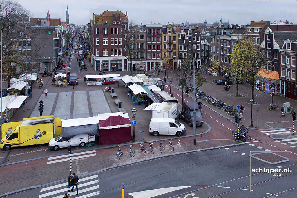 Nederland, Amsterdam, 11 november 2015 Haarlemmerplein, Haarlemmerdijk, markt, market, farmers market, boerenmarkt, overzicht, view, uitzicht, herfst, autumn, fall, street, straat, straatbeeld, plein, square, haarlemmerbuurt Foto: Thomas Schlijper