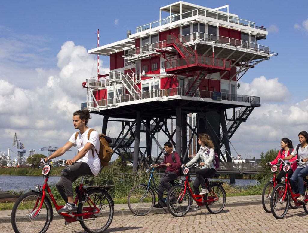 University of Amsterdam Climate Change Summer School explores climate-neutral district of Houthavens.